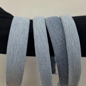 Diadem - UF företag som gör diadem. Vi har olika designs. Skulle något vara sålt men önskas så gör vi det, kan dock inte garantera 100% att alla är likadana då de är handgjorda och unika. Vi skickar såklart bild innan till er i det fallet!🩷 pris 99kr + frakt. 