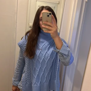 Polotröja  - En fin polotröja utan mängder från arket. Strl one size 