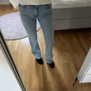 Jag säljer dessa populära jeans från Gina då de är köpte i fel storlek, köpta i början av sommaren och inte hunnit använda så mycket, kvaliten är väldigt bra!