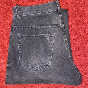 Jeans  - Använd tidigare men bra vi fortfarande pris kan diskutera. 