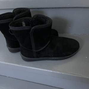 Jätte fina ”uggs”. Knappt använda så jätte fint skick. Äkta läder. 