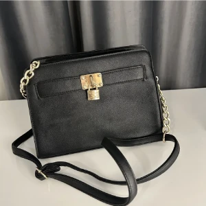 Väska  - Använder aldrig💌