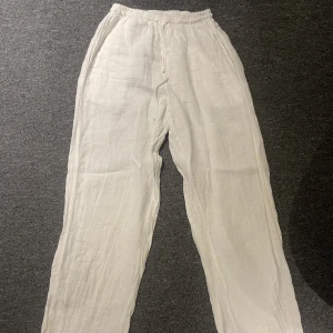 Chelsea linnebyxor  - Linnebyxor för dam, använt några gånger, bra skick. Skriv för mer info 