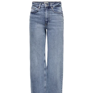 Jeans - Säljer ett par jeans från Only! Jeansen är felfria. Kontakta mig vid prisdiskutering eller någon annan fundering! 