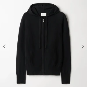 Soft goat hoodie - Supersnygg svart softgoat hoodie i storlek S. I supersick och sparsamt använd. 100% Kashmir. (Uppvikt längst ner i sista bilden) skriv privat vid andra funderingar🫶 Nypris 2500kr