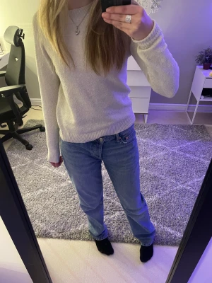 Tröja - Säljer den här fina tröjan från Vero Moda. Den är i fint skick. Skriv privat för fler bilder och frågor. Nypris är ca 250kr💗