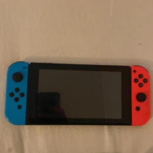Nitendo switch gaming spel  - Nitendo switch i bra skick inga tilläg bara själva nidendot säljer pga används inte 