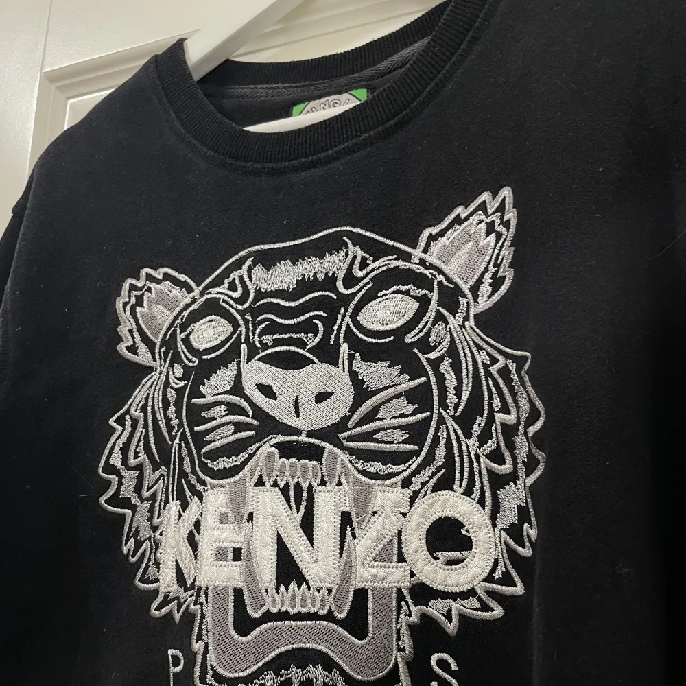 Svart kenzo tröja med stort tryck . Hoodies.