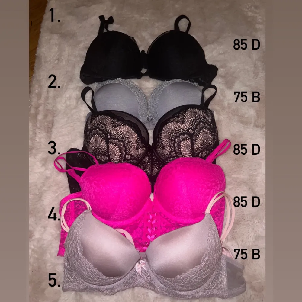 Oanvända bh-ar från New yorker och hunkemöller.  1. 100kr super push up 2. 70kr super push up 3. 199kr super push up korsett 4.150kr vanlig push up korsett 5. 70kr super push up. Övrigt.