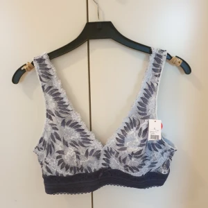Bralette  - Ny med prislappen kvar, från cubus. 