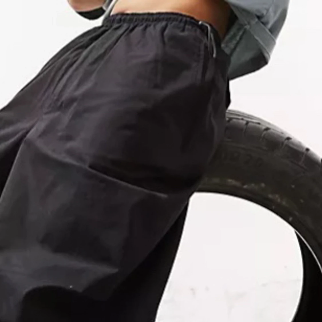 ASOS DESIGN – Svarta fallskärmsbyxor med ballongben i oversize - 91