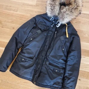 Parajumper  - Parajumper doris Fint skicka  