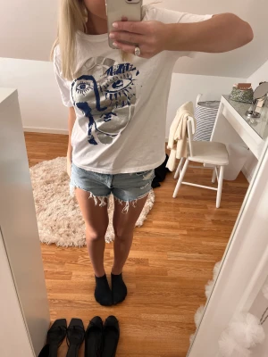 Cool t-shirt - Cool t-shirt från zara. Säljer då den ej är min stil riktigt, använd få gånger.