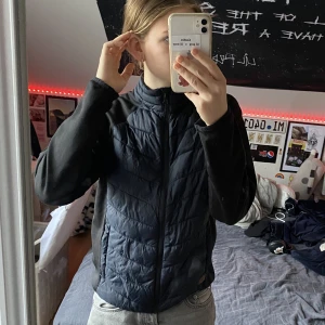 Vår/sommarjacka - Sval jacka utan huva. Använd få gånger 