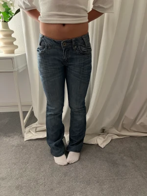Jeans - Säljer dessa så fina jeans som jag köpte på Plick men inte passar mig💗 köpte de för 500kr