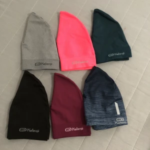 Kalenji mössa helt ny  - Kalenji mössa helt ny  Finns i Stockholm o frakta oxå För flera bild skriv  