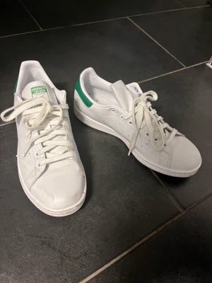 Adidas stan Smith - Använda några fåtal gånger men är  för små