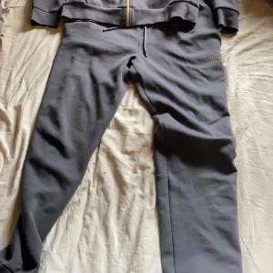 Boss dress  - Jag har inte använt för den passar inte mig fick den i present 