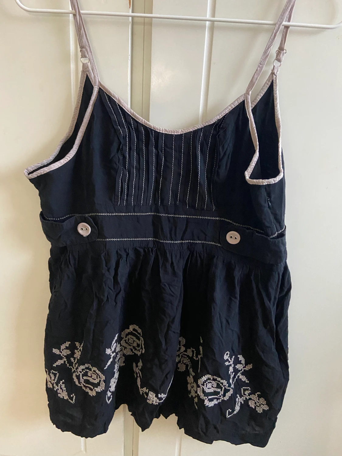 Topp med smala axelband 