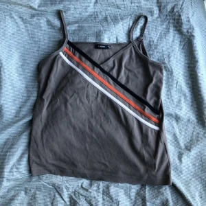 Linne ränder - Fint skick! Står storlek 46/48, skulle säga att den passar M