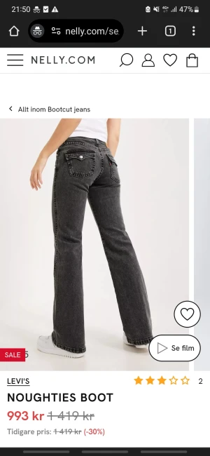 Levis jeans 27x32 - Säljer dessa sköna, snygga, lågmidjade jeans från levis i storleken 27 (midja) och 32 (längd). Jeansen är i mycket gott skick, säljer då de är lite för små för mig✨️🫶🏻   Jag är 166 cm lång och jeansen är perfekta i längden för mig. 