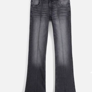 Jeans - Säljer min super fina Bershka jeans i storlek 36! Har använder endast 1 gång och säljer pga kommer inte till användning. Nypris 479kr säljer flr 400kr.