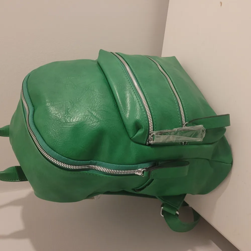 Helt ny ryggsäck från Paolo Bags 35x25 cm . Väskor.