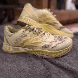 Skor - Reebok träningsskor, använda knappt 10 ggr. 