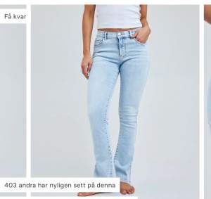 Säljer dessa blåa jeans aldrig änvända.💞