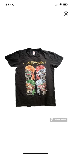 Ed Hardy t shirt - fet ed hardy rhinestone tisha som e köpt på plick🤔 storlek M men passar mer som S☝️