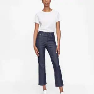 Jeans i modellen Stella Raw storlek 32. Skulle säga att de är en S/M