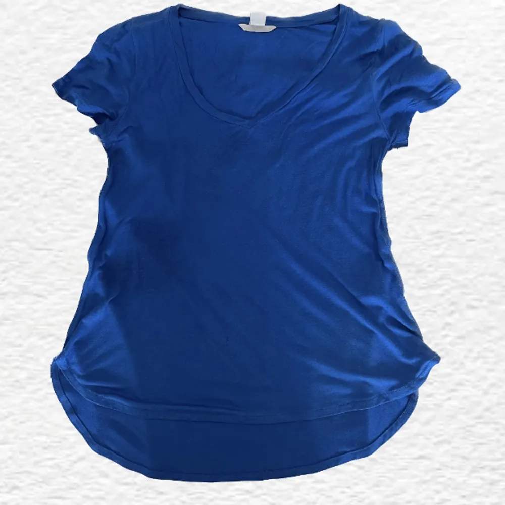 Havsblå v ringad t- shirt✨Mjuk och bekväm✨. T-shirts.