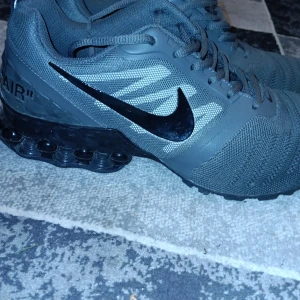 Nike air 2023 - Hej säljer ett par Nike air senaste modellen  Knappt använda jättesköna skor men är en storlek för stor för mig först till kvarn  Kostar 2300 :-
