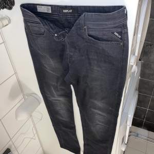 Oanvända jeans i strl 31, straight fit   Nypris , 1139 kr 