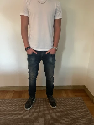 Blå replay jeans stl 33 - Schyssta replay jeans stl 33 Anbass