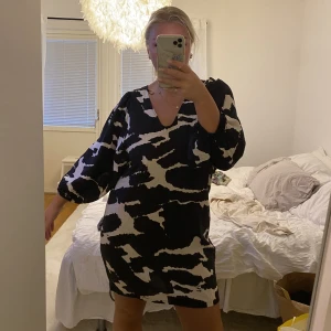 Klänning  - Aldrig använd 