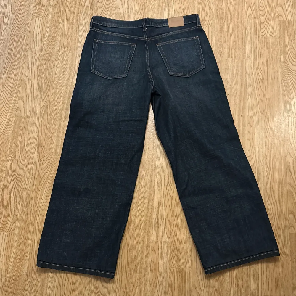 Helt nya Wide leg jeans från Weekday med riktigt bra passform. Jeans & Byxor.