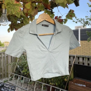 Zara tröja - Ljusblå Croppad tröja med krage