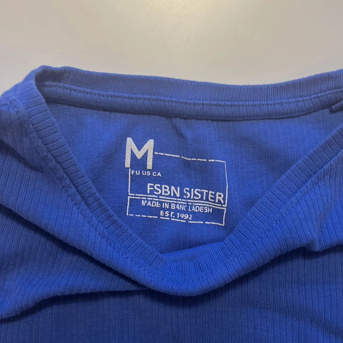 Blå cropped T-shirt  - 90