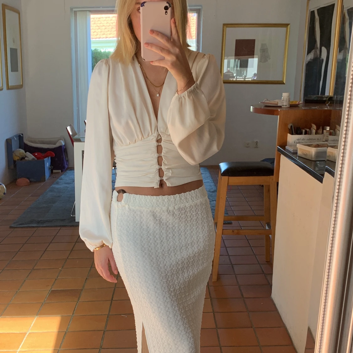 Vit blus med knappar - 90