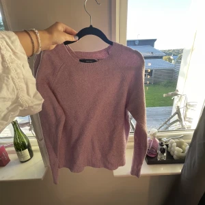 Stickad tröja  - Säljer denna lite tunnare stickade tröjan, pågrund utav att den aldrig används längre⭐️