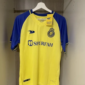 Ronaldo Alnassr fotbollströjan - Helt oanvänd fotbollströja med storlek S, tröjpåse medföljer. Kan fraktas i hela Sverige.😊