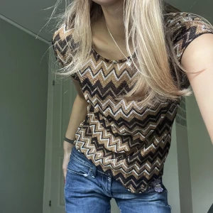 Missoni liknande tshirt - Missions liknande stickad tshirt, perfekt till fest!!