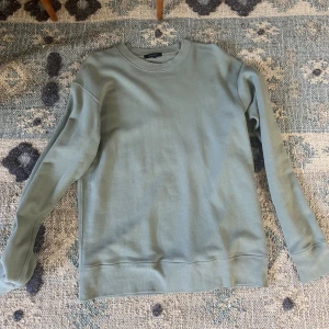 Sweatshirt Paul&friends - Tröjan är i storlek Small men med passform Large 