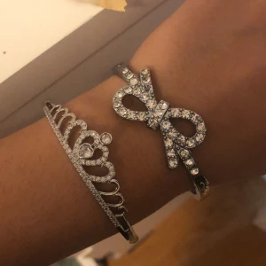 Silver smycken  - Säljer dessa båda jätte söta rostfritt stål armband, inga defekter 💕 båda för 125 kr, per styck 65 kr 💕