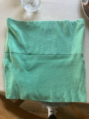Djerf aveny  - Djerf aveny tubtop mintgröna. Har en pytteliten reva annars i bra skick. Nypris 899 säljs för 300