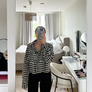 Höstjacka⚡️ - Superfin tunnare höstjacka från H&M, i nyskick! ⚡️