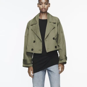 Trenchcoat zara - Trenchcoat från zara. Storlek Xs. Säljer för 500 inklusive frakt. Aldrig använd 
