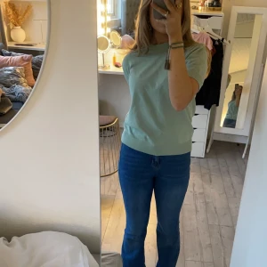 Stickad T-shirt💗 - Sjukt snygg stickad t-shirt som inte används. Endast använd en gång och i toppskick! Använd gärna köp nu knappen!💗