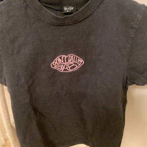 Tröja Brandy Melville  - Fin t shirt från brandy Melville. Storlek S. 🩷